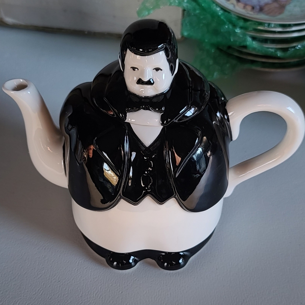 Vintage/antique decorative teapot